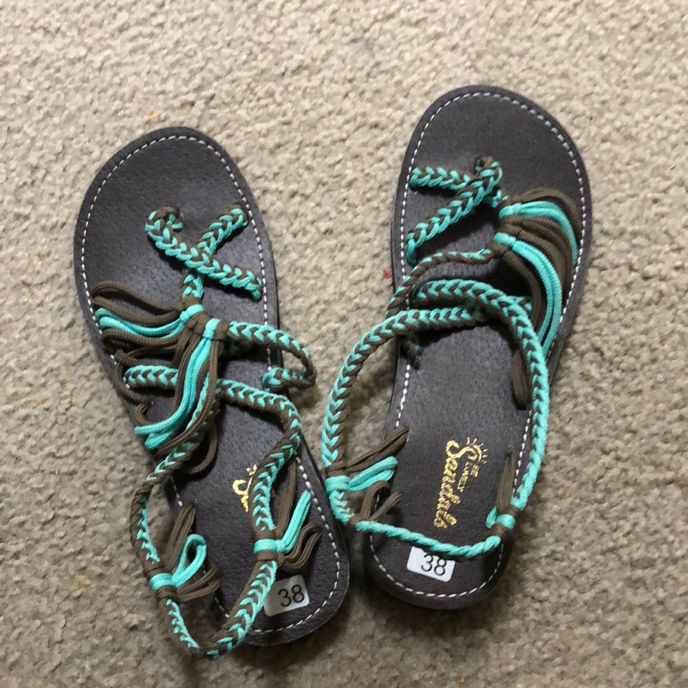 Flat stretchy sandals never worn